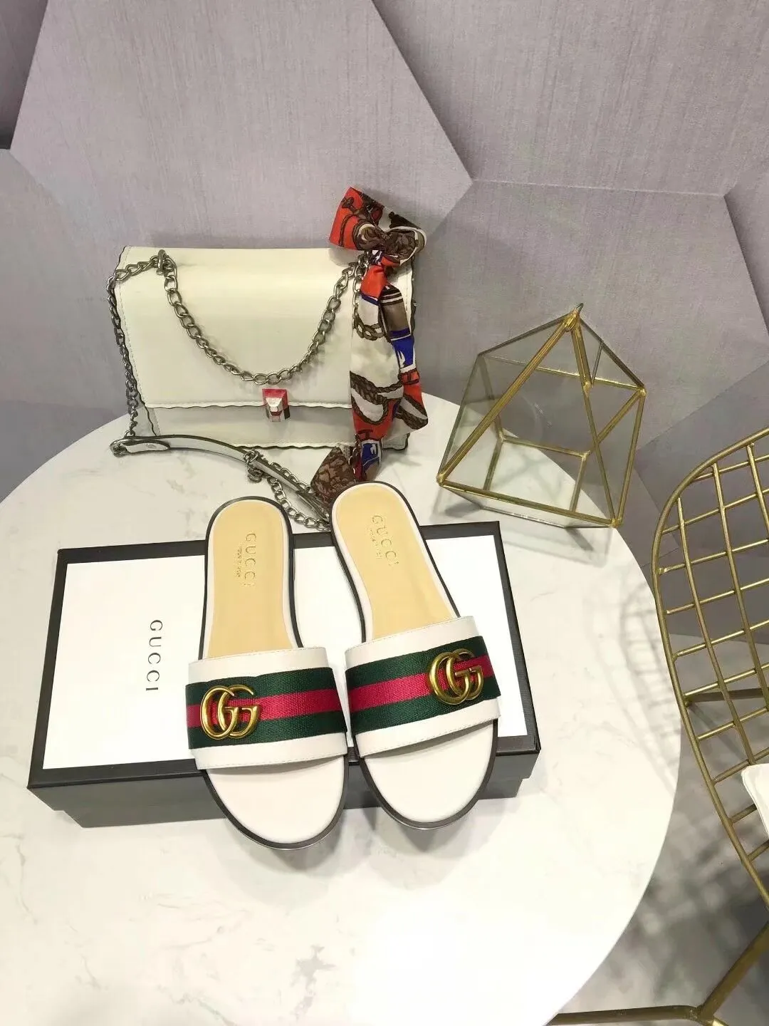 👟👟Ex-factory price 280👟👟 Gucci slippers. All in sheepskin. Sheepskin feet with original GUCCI bronze buckles. High-end atmosphere. Wear-resistant and non-slip branded rubber outsole. 35-42 yards. (41*42 can be customized, non-refundable and non-exchangeable* Welcome new and old customers to sell as shown in the picture)